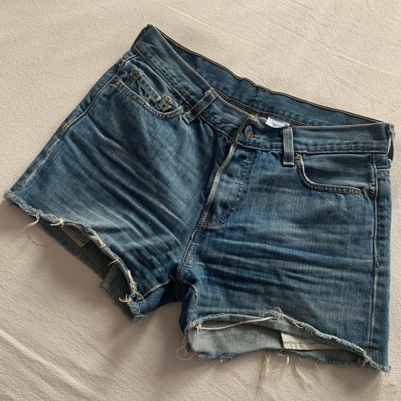 Levi’s denim shorts - Picture 2 of 3